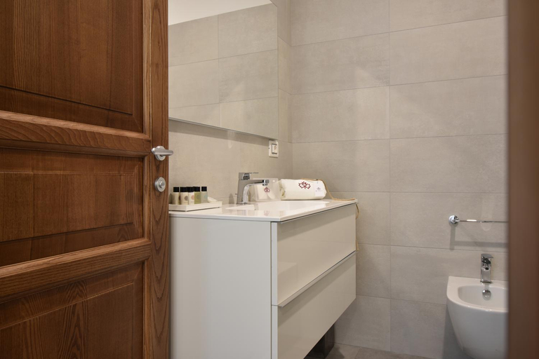 Bathroom 4, Tenuta Micoli, Chieti