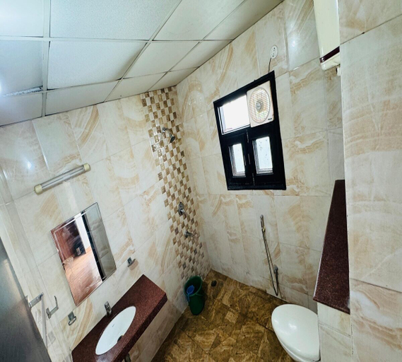 Bathroom 5, Hotel Raj Villa, Jodhpur