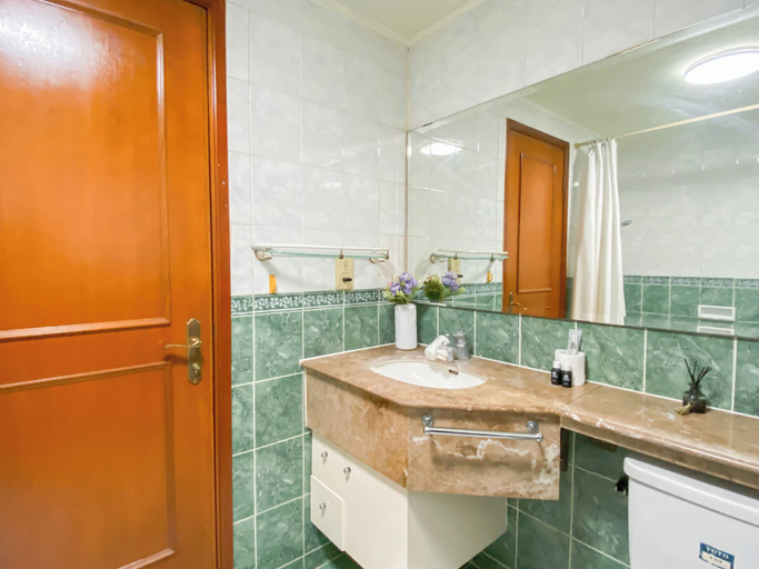 Bathroom 3, Elegant And Homey 3Br Puri Casablanca Apartment, Jakarta Selatan