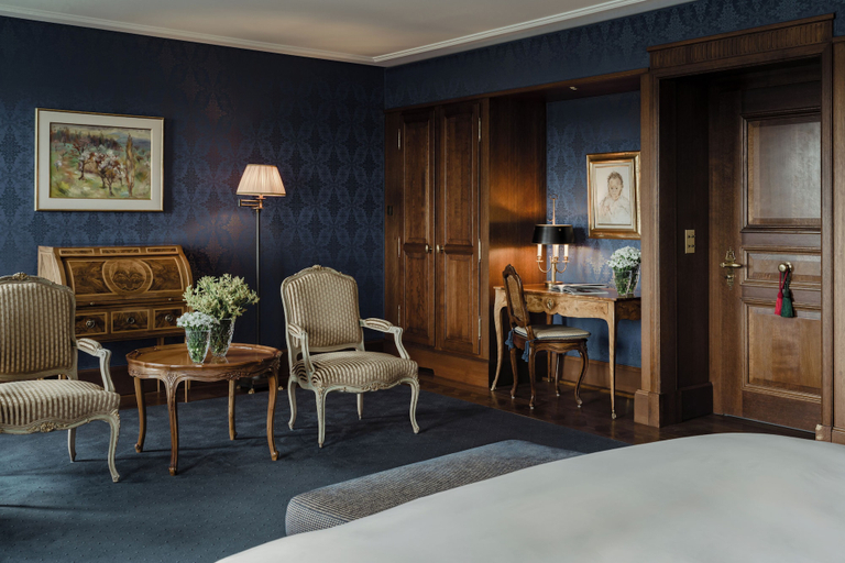 Bedroom 3, Grand Hotel Les Trois Rois, Basel