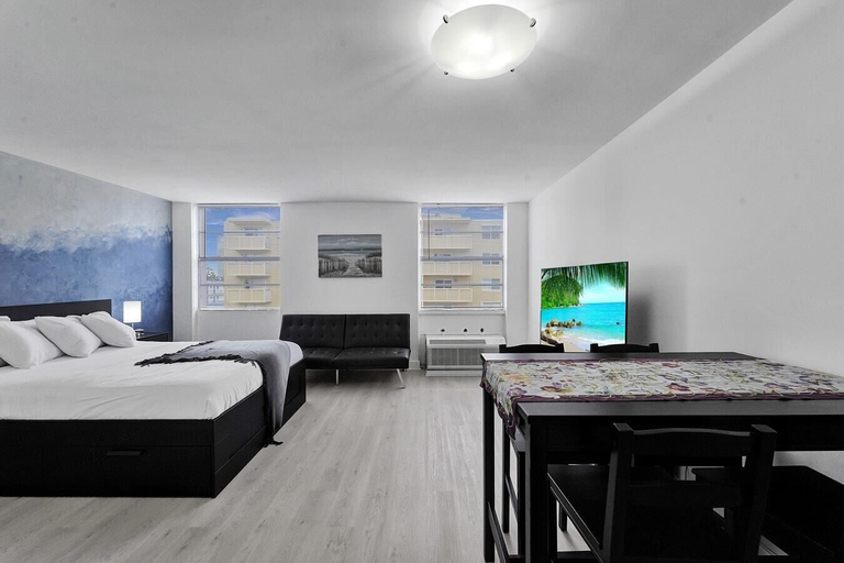 Others 1, Ocean Dr 1BR Miami Beach Getaway, Miami-Dade