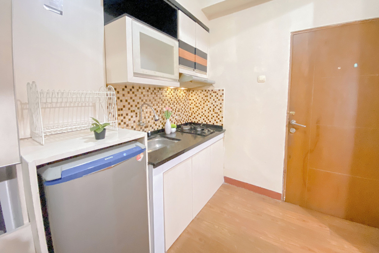 Private kitchen 3, Spacious Cozy Living 3Br At Gateway Ahmad Yani Cicadas Apartment, Bandung