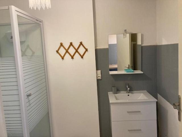 Bathroom, Aux Portes des Thermes, Gers