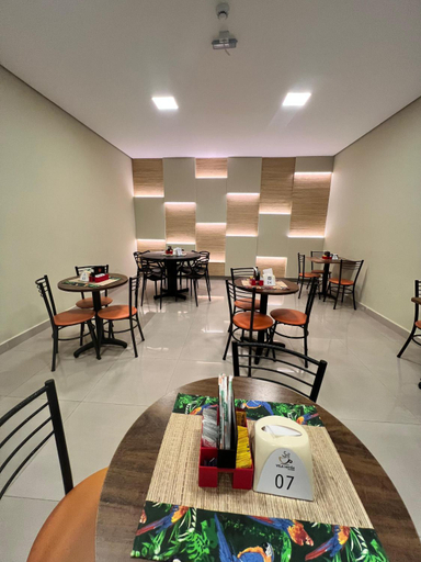 Food & Drinks 3, Regis Hotel I, Registro