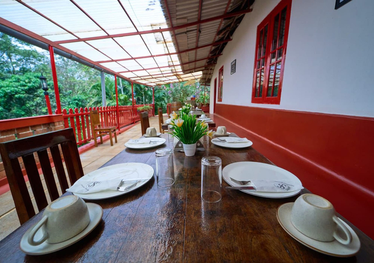 Food & Drinks, Lux Valley Munnar, Idukki