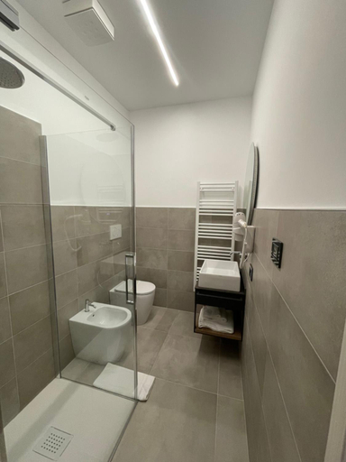 Bathroom 2, Villa Noce, Brescia