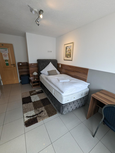 Others 4, Hotel Eiserner Anton, Bielefeld