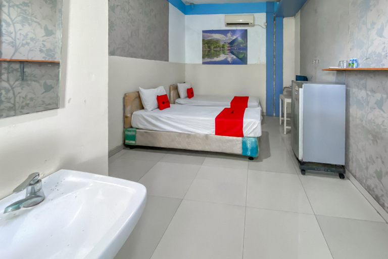 Bedroom 3, RedDoorz @ Hotel Roda Mas 2 near Gor Satria, Banyumas