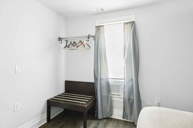 Others 4, Downtown Detroit 2BR King, Wifi, Parking, Wayne