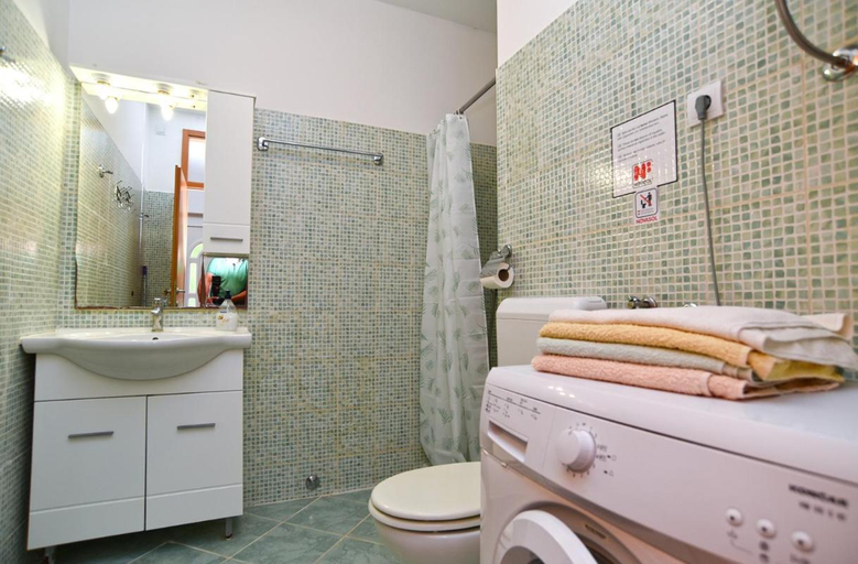 Bathroom 4, Cozy Apartment With Shared Pool, Vodnjan