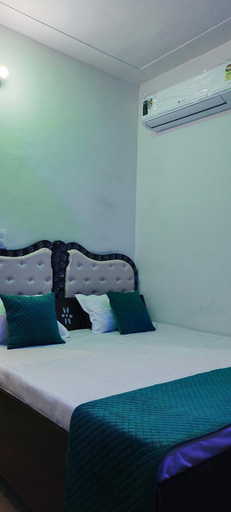 Bedroom 4, Hotel Holiday, Bharatpur