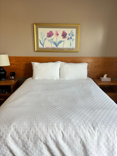 Bedroom 2, Lakeside Stays, Victoria