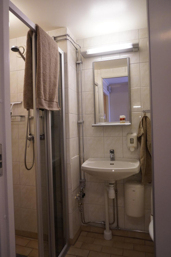 Bathroom 3, STF Wendelsberg Hotel & Hostel, Härryda