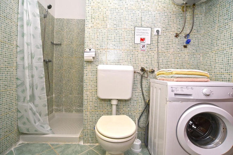 Bathroom 3, Cozy apartment with shared pool, Vodnjan
