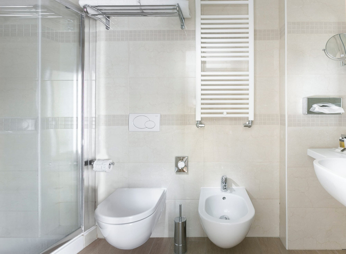 Bathroom 5, Hotel Ambasciatori, Rimini