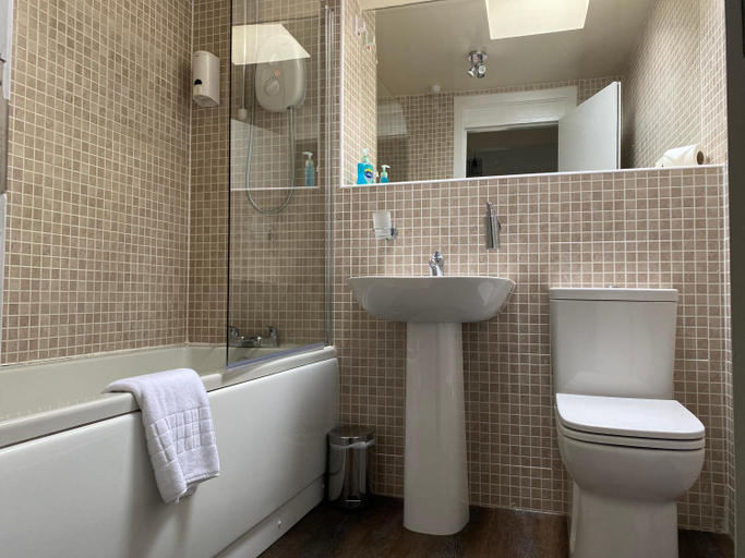 Bathroom 3, The Fort Hotel, Dundee