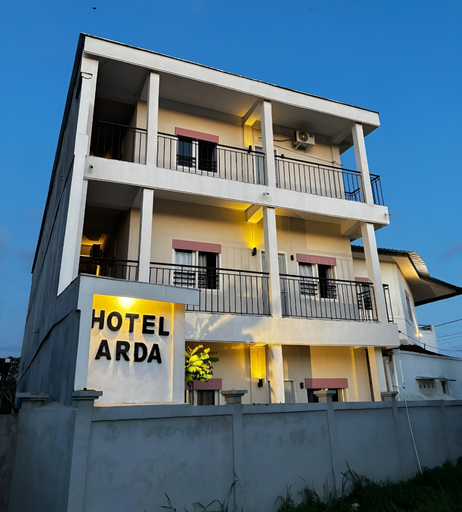 Exterior & Views