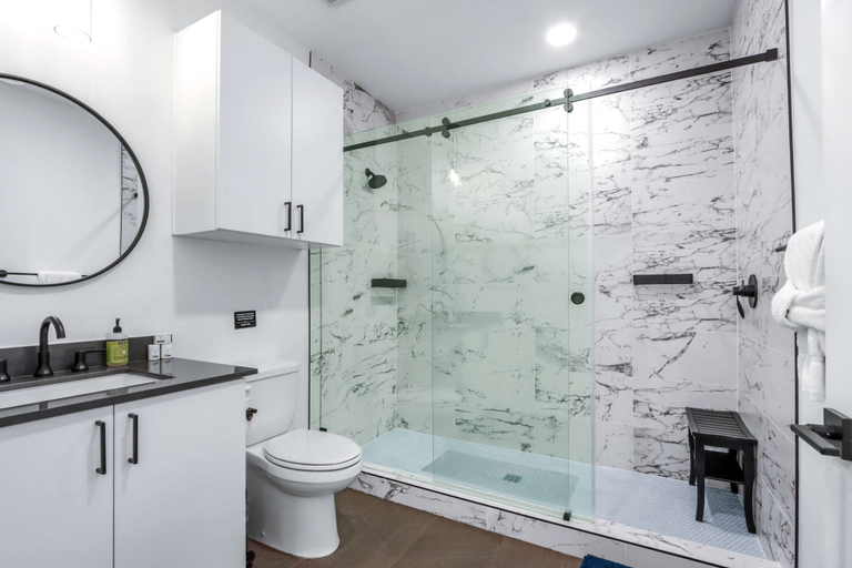 Bathroom 4, Chic Condo Minutes to Downtown, Gruene, & More, Comal