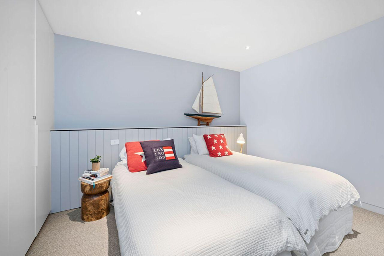 Others 4, Louttit Bay Apartment 1, Surf Coast - West