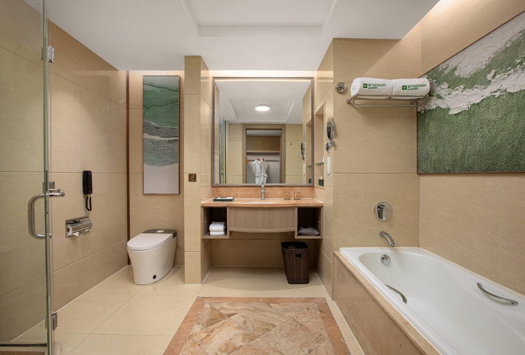 Bathroom, Wyndham Garden Guangzhou Panyu, Guangzhou