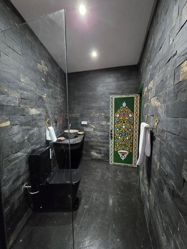 Bathroom 3, Riad Sidi, Zouagha-Moulay Yacoub