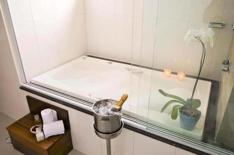 Bathroom 5, Oasis Cabo Frio Hotel, Cabo Frio