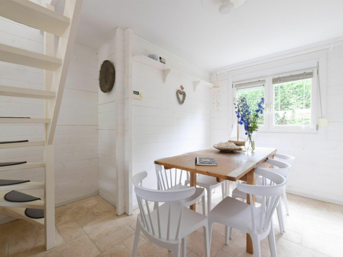 Others 3, Spacious Holiday Home in Oostkapelle, Veere