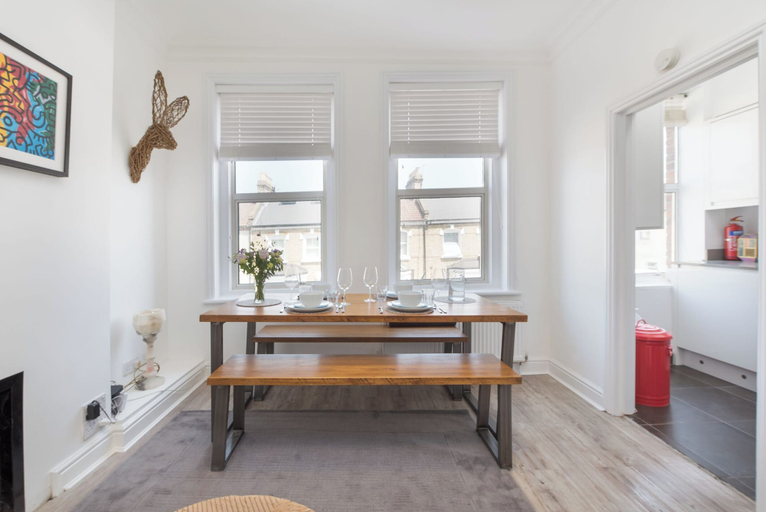 Others 5, Bright two Bedroom Flat in Fashionable Fulham by Underthedoormat, London
