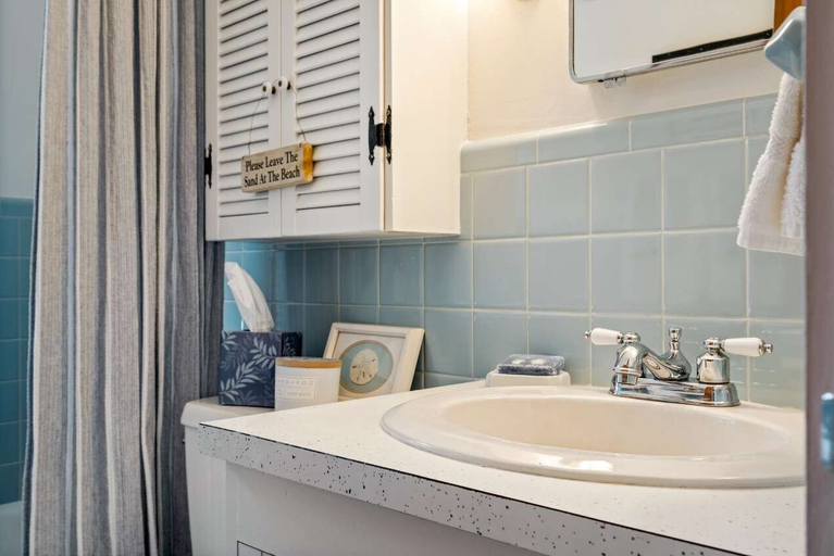 Bathroom 4, Beachfront and Only 30 Steps To Beach!, York