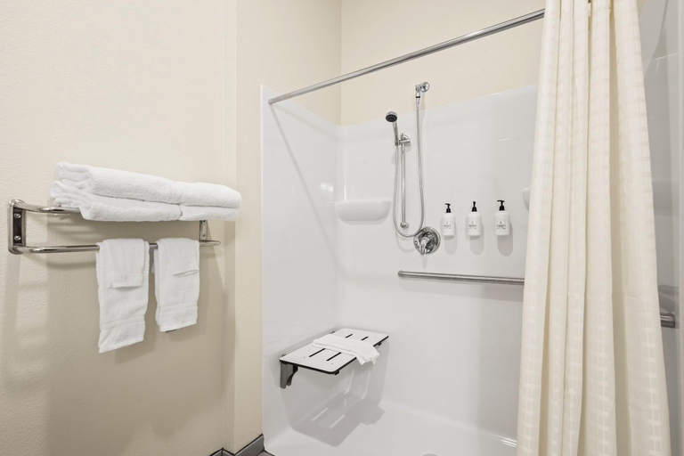 Bathroom 4, Cobblestone Hotel & Suites - Foley, Baldwin
