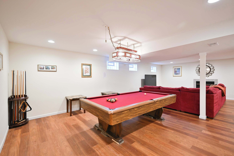 Others 5, Luxurious Dream Home For 10!, Hamilton
