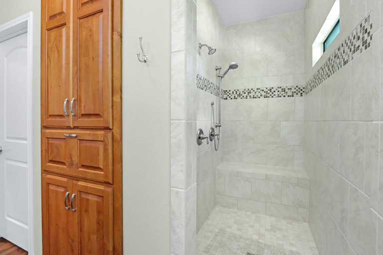 Bathroom 3, Beautiful Lakefront Cabin Something For Everyone, Guadalupe