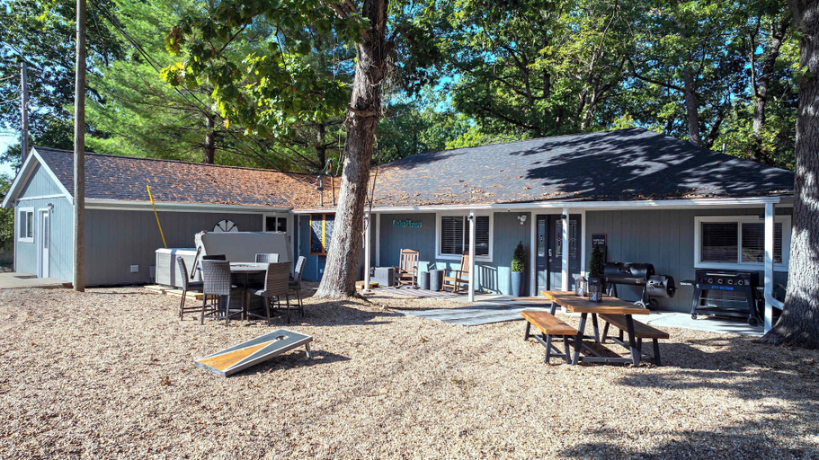 Exterior & Views 2, White Oak Landing Spacious 6 BDR w/ Boat Slip!, Camden