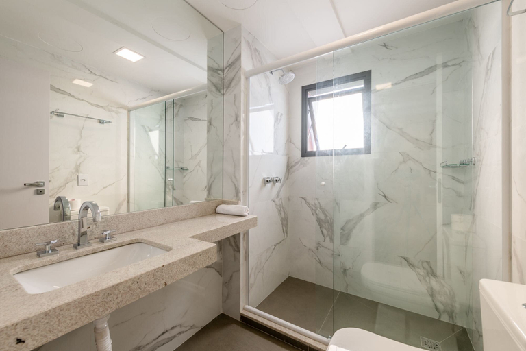 Bathroom, LIV by LEMMON HOMES, Porto Alegre