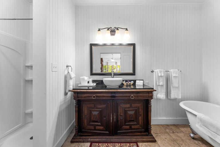 Bathroom 4, Meyer Hotel, Kendall