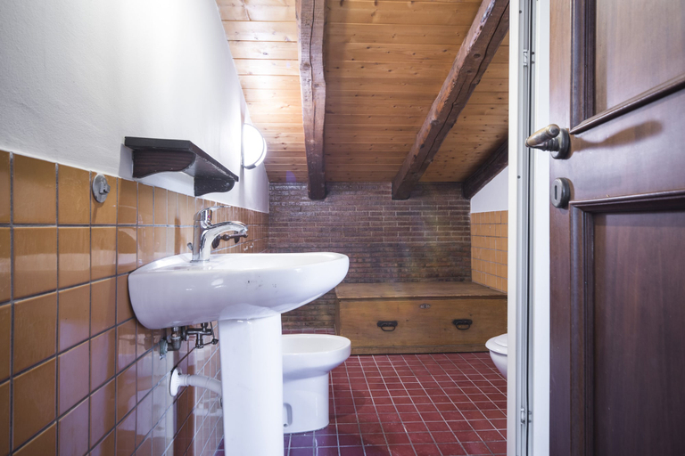 Bathroom 2, Sant'Agata al Borgo by Wonderful Italy, Catania