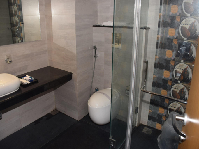 Bathroom 2, Golden Tree, Puri