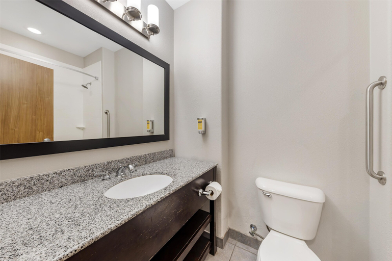 Bathroom 4, Best Western Plus Sand Bass Inn & Suites, Marshall