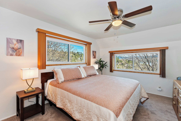 Bedroom 3, Acorn Acres Lake Views for 8, San Bernardino