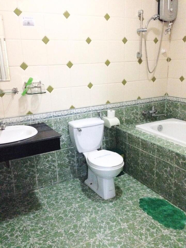 Bathroom 2, Huyen Tran Hotel, Ninh Kiều