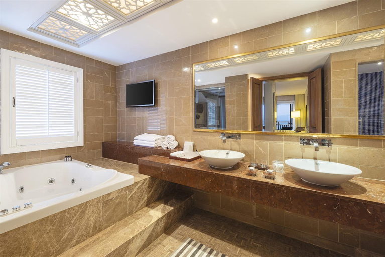 Bathroom 5, Kempinski Hotel Barbaros Bay Bodrum, Bodrum