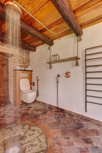 Shower, Echoes of Vladicu, Cluj-napoca