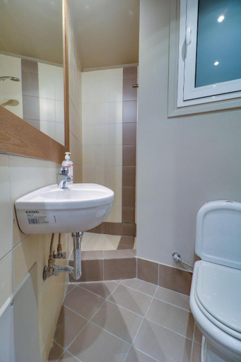 Bathroom 4, AthiNN Residence, Attica