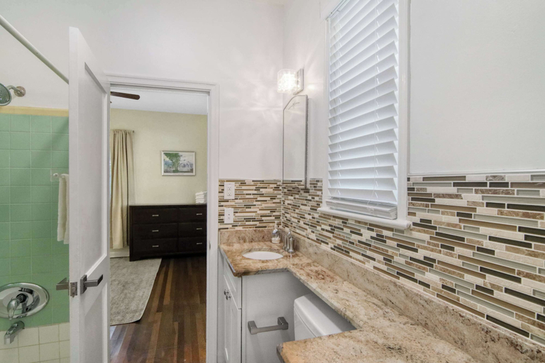 Bathroom 4, Sun, Shells and Seaspray w/ Lanai, Palm Beach
