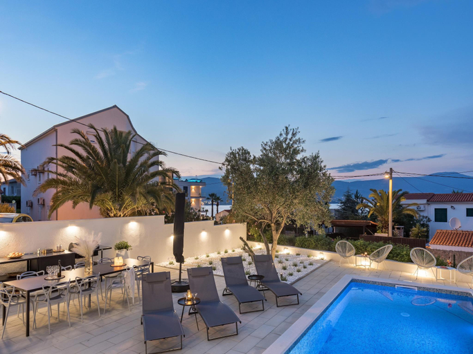 Others 3, Apartment 5 km from Trogir s center, Trogir