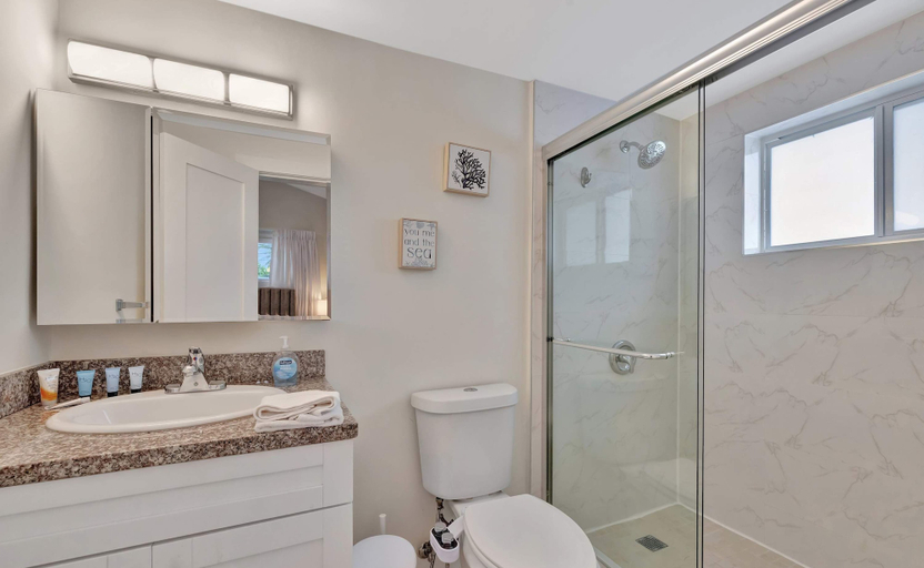 Bathroom 4, Waterfront Oasis w/ Enclosed Pool!, Broward