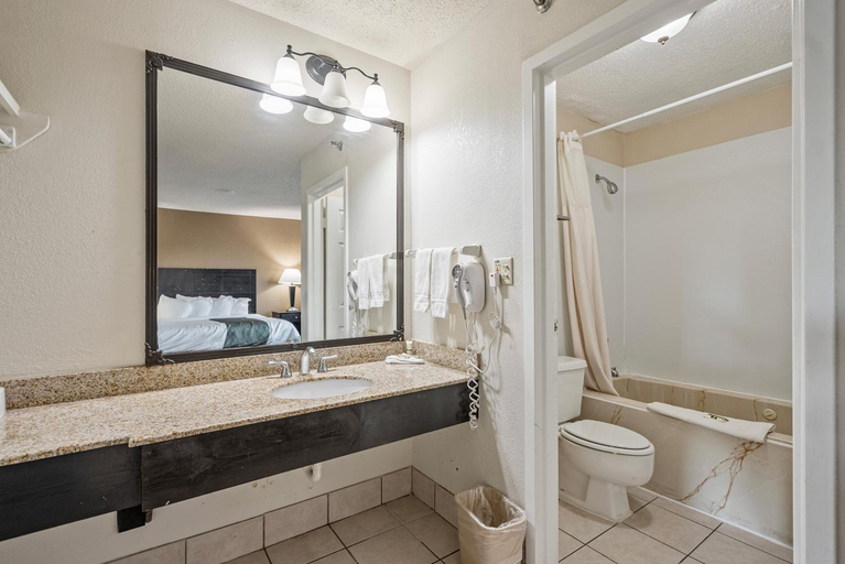 Bathroom 4, コラテルスイーツ, Sedgwick