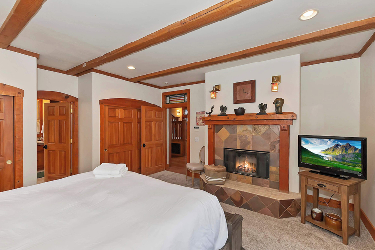 Bedroom 3, Matterhorn Peak Lodge – Upscale Mountain Escape, San Bernardino