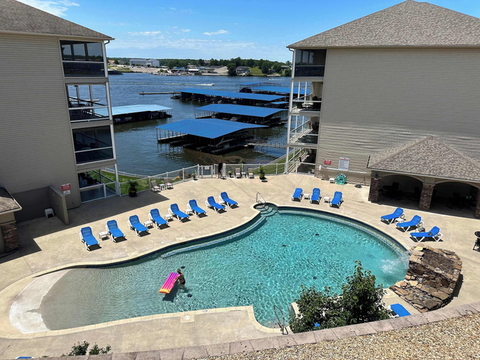 Sport & Beauty 3, Panoramic Sunset Escape Waterfront Condo for 7!, Camden