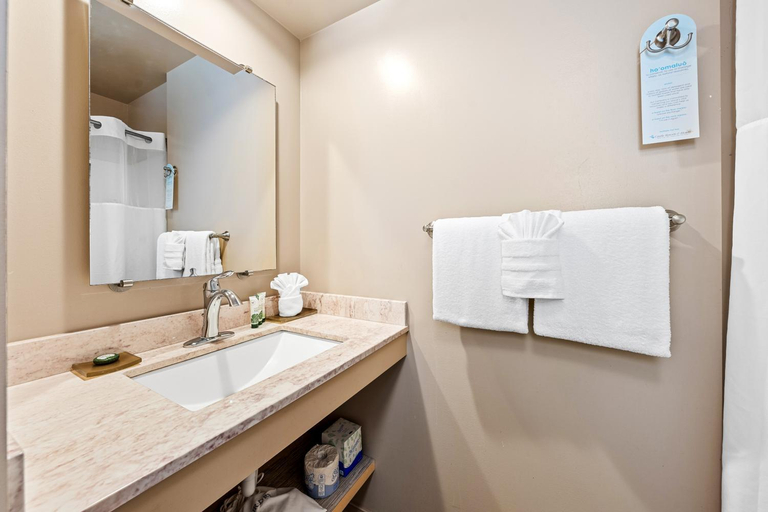 Bathroom 4, THE ISO HOTEL, Trademark Collection by Wyndham, Kauai